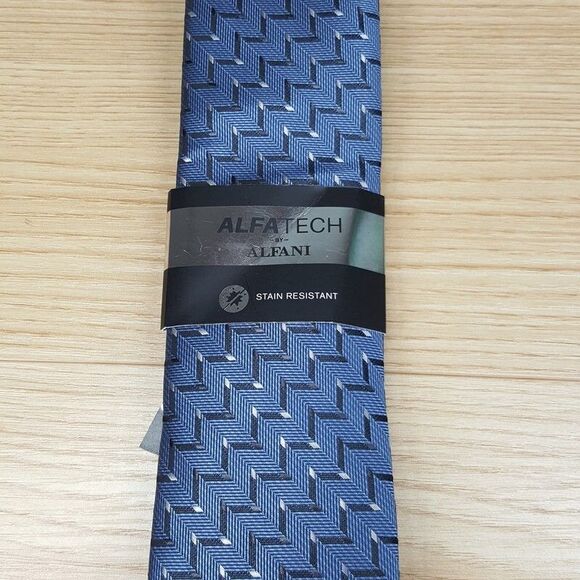 ALFANI Mens Neck Tie Blue Zig Zag Stain Resistant Classic Pointed - Picture 2 of 5